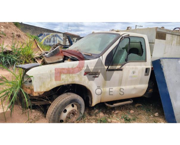 Foto de CARGA / CAMINHAO FORD/F 4000 4X4 P, 2014/2015, DIESEL, BRANCA, CHASSI: 9BFLF49P3FB003366, RENAVAM: 01045013029, NO ESTADO EM QUE SE ENCONTRA. VEÍCULO ESTÁ SEM MOTOR.O MOTOR ESTÁ DESMONTADO E FORA DO VEÍCULO.