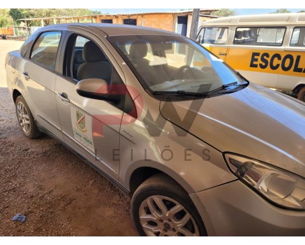 Foto de PASSAGEIRO / AUTOMOVEL FIAT/SIENA ESSENCE 1.6, 2014/2015, PRATA, ALC/GASOL, PLACA PUW-0882, CHASSI: 9BD197163F3228532, RENAVAM: 01022249379, NO ESTADO EM QUE SE ENCONTRA.