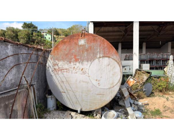 Foto de LOTE CONTENDO 03 TANQUES COM DIMENSÕES DE APROX. 5,10 x 1,90 x 1,80 | 6,10 x 1,80 | 5,45 x 1,90, NO ESTADO EM QUE SE ENCONTRA.