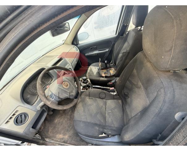 Foto de AUTOMOVEL FIAT/PALIO FIRE, ALCOOL/GASOLINA, 2014/2015, BRANCA, CHASSI: 9BD17122LF5949617, RENAVAM: 01012219051, NO ESTADO EM QUE SE ENCONTRA.