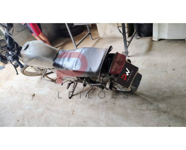 Foto de MOTOCICLE YAMAHA/YBR 125K, 2005/2006, PRATA, GASOLINA, CHASSI: ...11279, NO ESTADO EM QUE SE ENCONTRA.