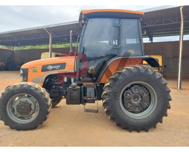 Foto de TRATOR BUDNY 2019, MODELO 8540, SERIE BDY08540CLOS00019, TRAÇADO, NO ESTADO EM QUE SE ENCONTRA.