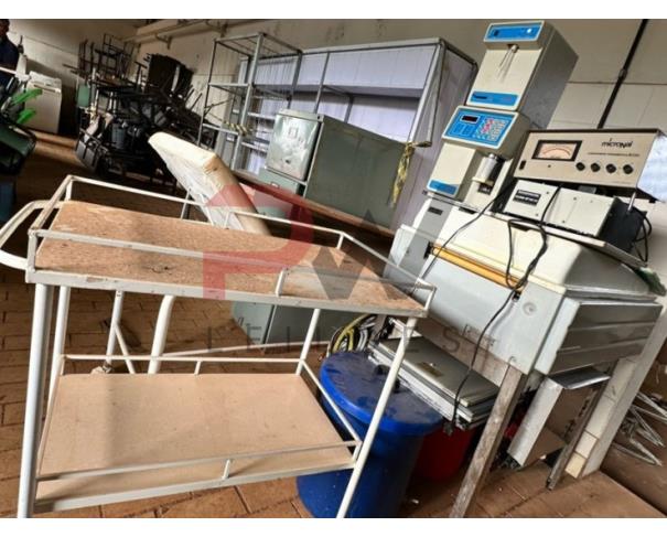 Foto de LOTE CONTENDO MATERIAL HOSPITALAR, NO ESTADO EM QUE SE ENCONTRA. 