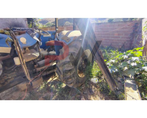 Foto de TRATOR NEW HOLLAND TT4030, AZUL, SERIE: 87557214, CHASSI: HCCZ4030JGCG47971, NO ESTADO EM QUE SE ENCONTRA.