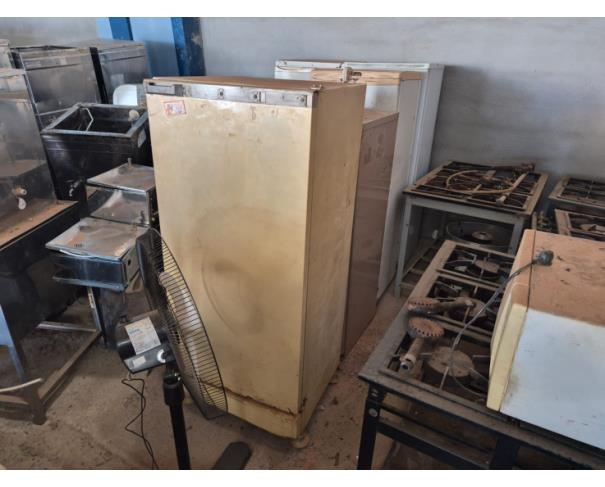 Foto de LOTE CONTENDO SUCATAS DE INFORMÁTICA, ELETRÔNICOS (COMPUTADORES, MONITORES, IMPRESSORAS, ELETRÔNICOS), ELETRODOMESTICOS (GELADEIRA, VENTILADORES, EXAUSTOR, BEBEDOUROS, FOGÕES, TV), DENTRE OUTROS, NO ESTADO EM QUE SE ENCONTRAM. 