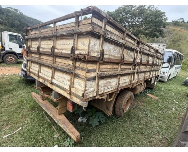 Foto de CAMINHAO FORD/CARGO 815 E, DIESEL, BRANCA, 2010/2011, CHASSI: 9BFVCE1N5BBB71525, RENAVAM: 00283865016, NO ESTADO EM QUE SE ENCONTRA.