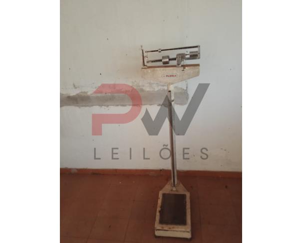 Foto de LOTE CONTENDO SUCATA DE EQUIPAMENTOS HOSPITALARES E ODONTOLÓGICOS, NO ESTADO EM QUE SE ENCONTRA.