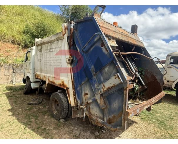 Foto de CARGA / CAMINHAO VW/8.150, 2000/2000, DIESEL, CHASSI: 9BWV2VD23YRY05528, RENAVAM: 00736861688, NO ESTADO EM QUE SE ENCONTRA. MOTOR AVARIADO. ESTA SEM UMA RODA DIANTEIRA.
