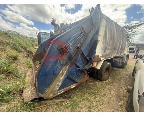 Foto de CARGA / CAMINHAO VW/13.180, 2000/2000, DIESEL, AZUL, CHASSI: 9BWX2VHP1YRY03663, RENAVAM: 00735554382, NO ESTADO EM QUE SE ENCONTRA. MOTOR AVARIADO.