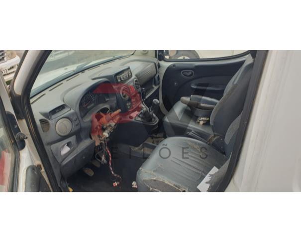 Foto de ESPECIAL / CAMINHONETE FIAT/DOBLO RONTAN AMB2, BRANCA, ALCOOL/GASOLINA, 2015/2016, PLACA PXJ-9951, CHASSI: 9BD22315UG2041745, RENAVAM: 01079001180, NO ESTADO EM QUE SE ENCONTRA.