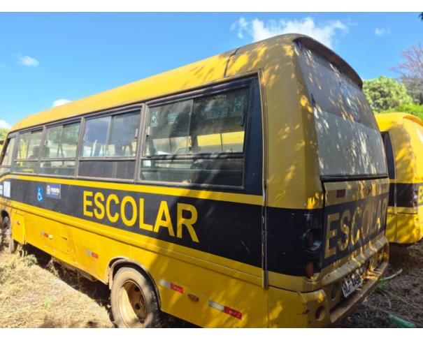 Foto de ONIBUS MARCOPOLO/VOLARE V8L ESC, DIESEL, AMARELA, 2010/2011, CHASSI: 93PB42G3PBC034175, RENAVAM: 00265090881, NO ESTADO EM QUE SE ENCONTRA.