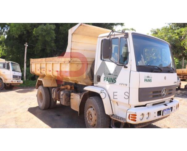 Foto de CAMINHÃO CAÇAMBA ATRON 1719 10,92T 185CV FAB MB COR BRANCA PLACA PWJ-3D88 ANO FAB/MOD 2015/2015 COMBUSTÍVEL DIESEL CHASSI 9BM693186FB009786 RENAVAM 1056738259 , NO ESTADO EM QUE SE ENCONTRA. 