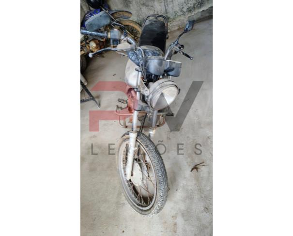 Foto de MOTOCICLE YAMAHA/YBR 125K, 2005/2006, PRATA, GASOLINA, CHASSI: ...11279, NO ESTADO EM QUE SE ENCONTRA.