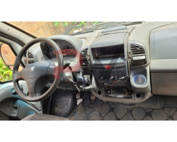 Foto de PASSAGEIRO / MICROONIBUS PEUGEOT/BOXER M350LH 2.3, DIESEL, BRANCA, 2015/2016, PLACA PWX-2891, CHASSI: 936ZCWMMCG2155580, RENAVAM: 01068363034, NO ESTADO EM QUE SE ENCONTRA. 