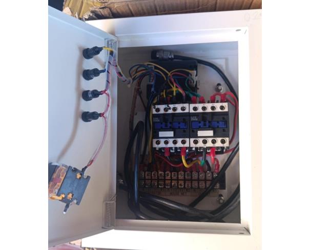 Foto de 01 UM PAINEL AUTOMÁTICO DE TRANFERÊNCIA, NO ESTADO EM QUE SE ENCONTRA.