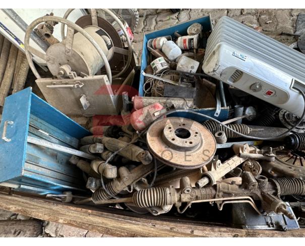Foto de LOTE CONTENDO SUCATA DE PEÇAS AUTOMOTIVAS, NO ESTADO EM QUE SE ENCONTRA.