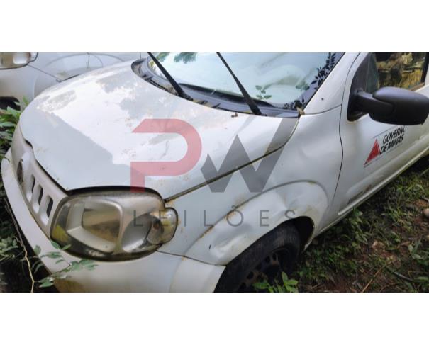 Foto de FIAT/UNO VIVACE 1.0, ALCOOL/GASOLINA, BRANCA, 2014/2014, CHASSI: 9BD195152E0586221, RENAVAM: 1010132587, NO ESTADO EM QUE SE ENCONTRA.