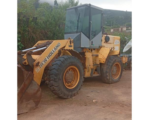 Foto de PÁ CARREGADEIRA NEW HOLLAND 12C, AMARELA, ANO: 2011, SÉRIE: NBAE00879, CHASSI: HBZN012CKBAE00879, NO ESTADO EM QUE SE ENCONTRA. 