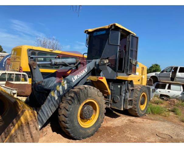 Foto de PA CARREGADEIRA SOBRE RODAS, MARCA XCMG, MODELO LW300KV-SKD, ANO DE FABRICAÇÃO 2018, CHASSI XUG0300VJKPB00164 – TOMBAMENTO N°256.273-3. NO ESTADO EM QUE SE ENCONTRA.