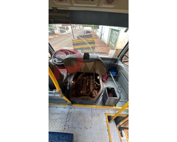 Foto de ONIBUS, MPOLO/VOLARE V8L 4X4 EO, AMARELA, 2014/2014, DIESEL, CHASSI: 93PB58M1MEC052883, RENAVAM: 01155067301, NO ESTADO EM QUE SE ENCONTRA.