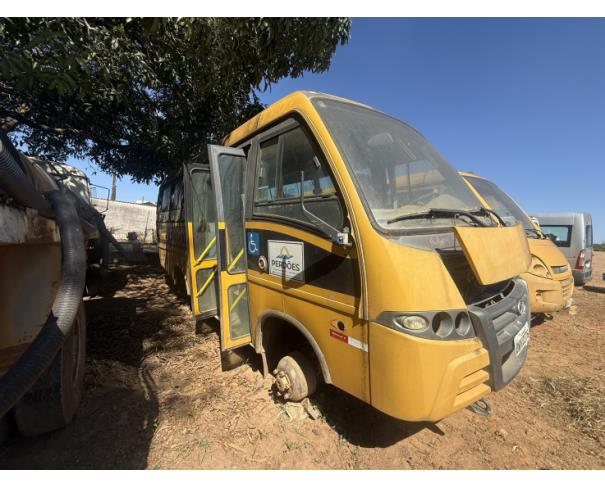 Foto de ONIBUS, MPOLO/VOLARE V8L 4X4 EO, AMARELA, 2013/2014, DIESEL, CHASSI: 93PB58M1MEC049361, RENAVAM: 00996838937, NO ESTADO EM QUE SE ENCONTRA.
