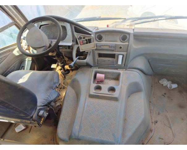 Foto de ONIBUS MARCOPOLO/VOLARE V8L ESC, DIESEL, AMARELA, 2010/2011, CHASSI: 93PB42G3PBC034175, RENAVAM: 00265090881, NO ESTADO EM QUE SE ENCONTRA.