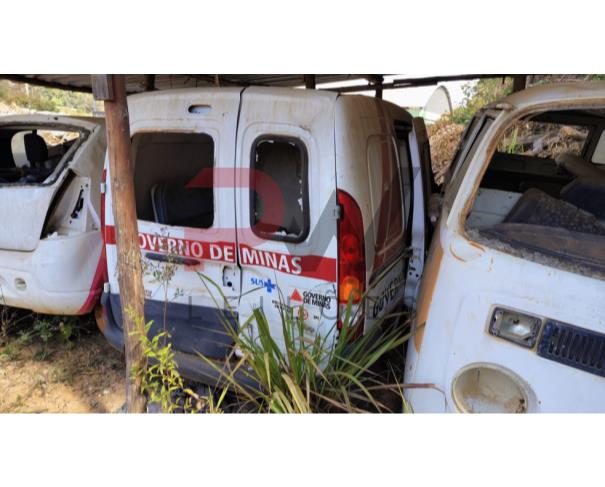 Foto de SUCATA DE KANGOO, AMBULANCIA - ANTIGA PLACA OPQ-8664, NO ESTADO EM QUE SE ENCONTRA.