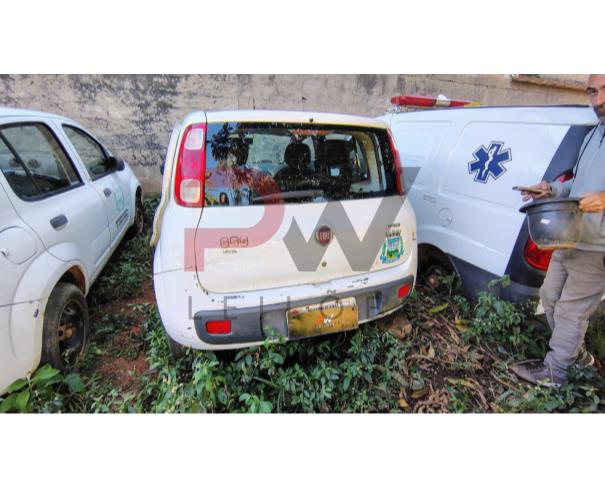 Foto de FIAT/UNO VIVACE 1.0, ALCOOL/GASOLINA, BRANCA, 2014/2014, CHASSI: 9BD195152E0595183, RENAVAM: 1013522300, NO ESTADO EM QUE SE ENCONTRA.