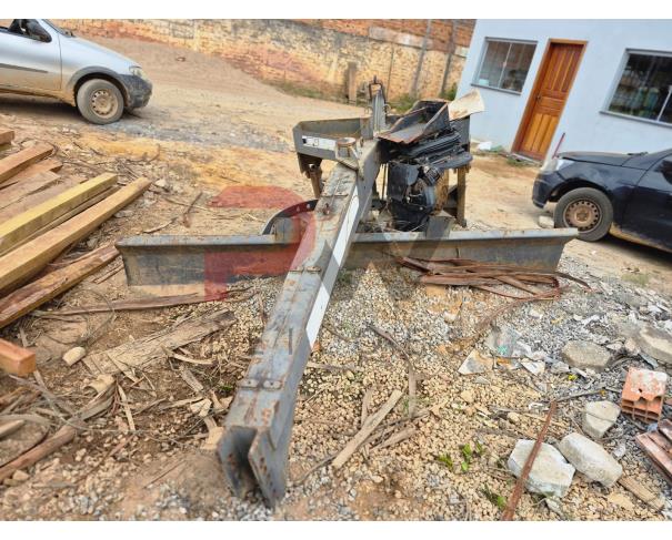 Foto de LOTE CONTENDO LAMINA NIVELADORA PNA 3000, NO ESTADO EM QUE SE ENCONTRA.