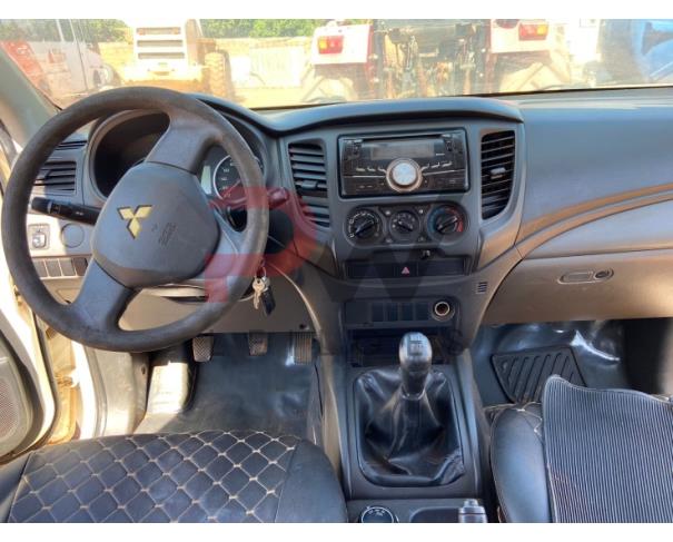 Foto de ESP/CAMINHONETE AB/C DUP MMC/L200 TRITON SPT GLX, DIESEL, ANO/MOD 2018/2019, COR BRANCA, NO ESTADO EM  QUE SE ENCONTRA.