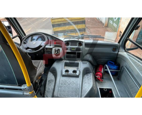 Foto de ONIBUS, MPOLO/VOLARE V8L 4X4 EO, AMARELA, 2014/2014, DIESEL, CHASSI: 93PB58M1MEC052883, RENAVAM: 01155067301, NO ESTADO EM QUE SE ENCONTRA.