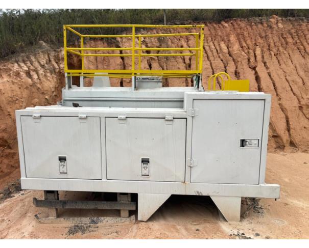 Foto de COMBOIO DE LUBRIFICANTES, CAPACIDADE DE 1.500 LITROS, PARA F-4000, COR BRANCA, NO ESTADO EM QUE SE ENCONTRA.