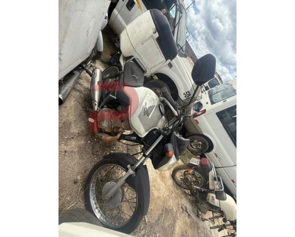 Foto de CARGA / MOTOCICLETA HONDA/CG 125 CARGO KS, 2014/2014, GASOLINA, BRANCA, CHASSI: 9C2JC4130ER000682, RENAVAM: 01012988276, NO ESTADO EM QUE SE ENCONTRA. MOTOR COM AVARIAS.