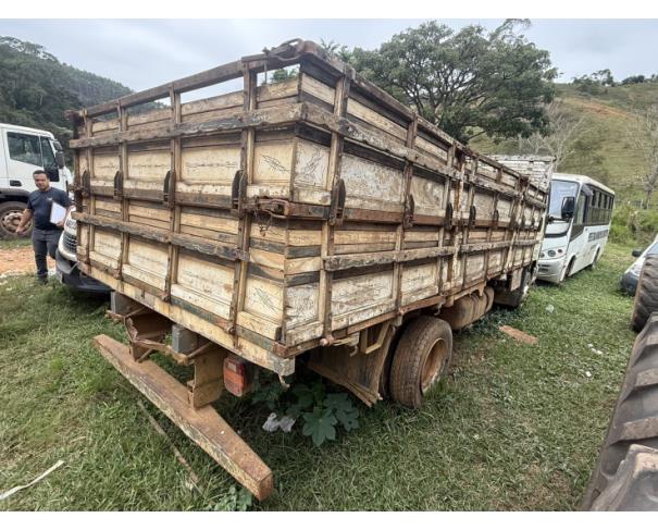Foto de CAMINHAO FORD/CARGO 815 E, DIESEL, BRANCA, 2010/2011, CHASSI: 9BFVCE1N5BBB71525, RENAVAM: 00283865016, NO ESTADO EM QUE SE ENCONTRA.