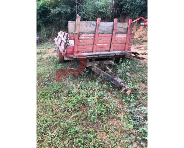 Foto de CARRETA AGRICOLA, COR VERMELHA, NO ESTADO EM QEU SE ENCONTRA.