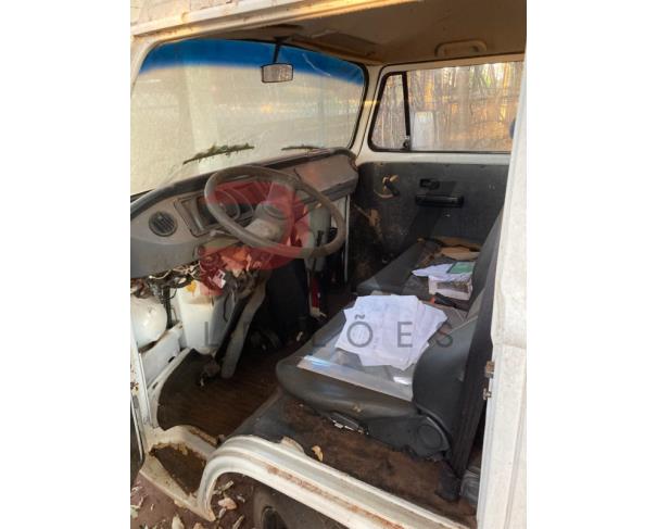 Foto de CAMIONETA VW/KOMBI, ALCOOL/GASOLINA, BRANCA, 2007/2007, CHASSI: ...10077, NO ESTADO EM QUE SE ENCONTRA. 