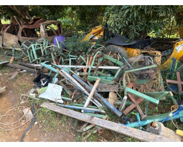 Foto de LOTE CONTENDO SUPORTES DE LATÃO DE LIXO.