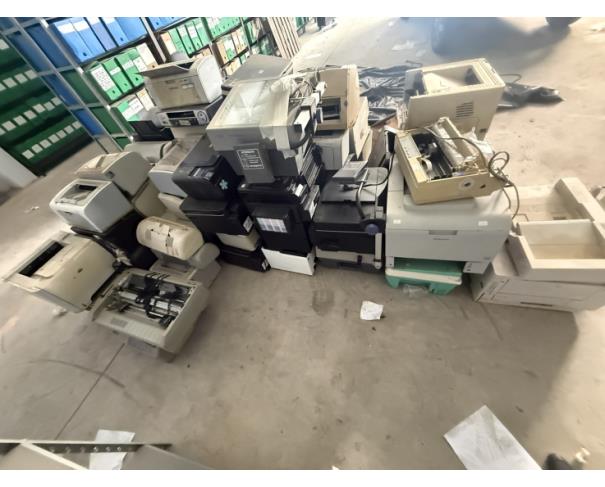 Foto de LOTE CONTENDO SUCATA DE MATERIAIS DE INFORMÁTICA, NO ESTADO EM QUE SE ENCONTRAM.