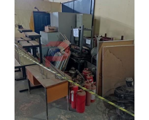 Foto de LOTE CONTENDO MOBILIÁRIOS DIVERSOS, NO ESTADO EM QUE SE ENCONTRAM. 