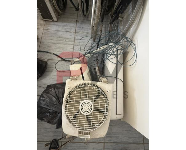 Foto de LOTE CONTENDO SUCATA DE DIVERSOS BENS, TAIS COMO: INFORMÁTICA, FREEZER VERTICAL, BEBEDOURO, AR-CONDICIONADO, ENTRE OUTROS, NO ESTADO EM QUE SE ENCONTRAM.