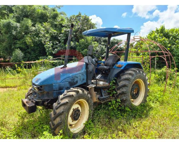 Foto de LOTE CONTENDO TRATOR NEW HOLLAND TT4030, AZUL, ANO: 2011, Nº DE SÉRIE: ZBCBB5539, NO ESTADO EM QUE SE ENCONTRA.