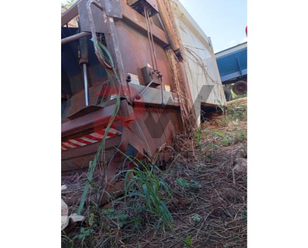 Foto de LOTE CONTENDO COMPACTADOR DE LIXO, MARCA CIMEL, CAMINHÃO ¾, ANO 2008, NO ESTADO EM QUE SE ENCONTRA.