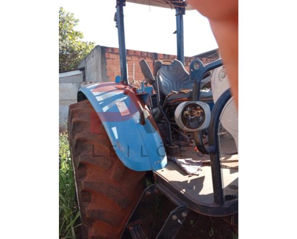 Foto de TRATOR LS PLUS 100 R, 4X4, ANO 2016, HORIMETRO MARCANDO 4110 HORAS, CHASSI Nº 9BLP10001GG000056, MOTOR Nº B1S495346, TRANSMISSÃO Nº BD160230, NO ESTADO EM QUE SE ENCONTRA. 