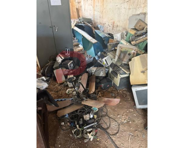Foto de LOTE CONTENDO SUCATA DE FERRO, MATERIAL ODONTOLOGICO E INFORMATICA, NO ESTADO EM QUE SE ENCONTRA.
