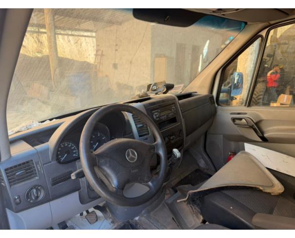 Foto de CAMINHAO I/M.BENZ 415CDISPRINTERC, DIESEL, BRANCA, 2014/2015, CHASSI: 8AC906133FE102049, RENAVAM: 01036657180, NO ESTADO EM QUE SE ENCONTRA.