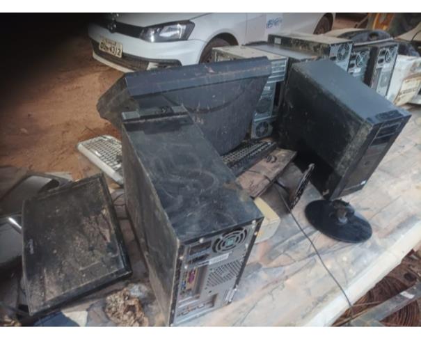Foto de LOTE CONTENDO INFORMÁTICA E ELETRÔNICOS, NO ESTADO EM QUE SE ENCONTRA.