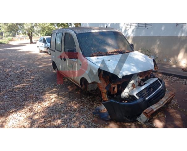Foto de CAMINHONE FIAT/DOBLO AMBULANCIA, ALCOOL/GASOLINA, BRANCA, 2014/2014, CHASSI: ...38591, NO ESTADO EM QUE SE ENCONTRA.