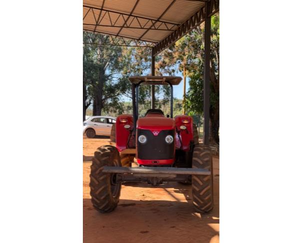 Foto de TRATOR MASSEY FERGUSON 4283, COR VERMELHA, ANO 2012, NO ESTADO EM QUE SE ENCONTRA.
