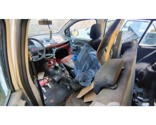 Foto de FIAT/UNO VIVACE 1.0, ALCOOL/GASOLINA, BRANCA, 2014/2014, CHASSI: 9BD195152E0581470, RENAVAM: 1007104705 , NO ESTADO EM QUE SE ENCONTRA.