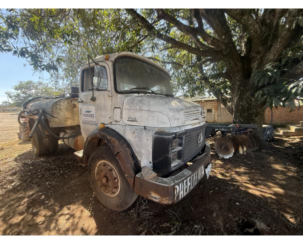 Foto de CAMINHAO, M.BENZ/L 1111, BRANCA, 1969/1969, DIESEL, CHASSI: 34400713046779, RENAVAM: 00265755000, NO ESTADO EM QUE SE ENCONTRA.